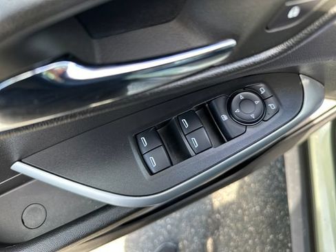 Used 2024 Chevrolet Trax RS FWD image 11