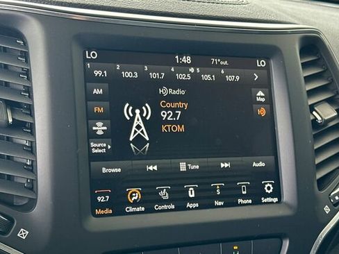 New 2023 Jeep Cherokee Altitude Lux image 18