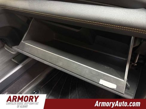 Used 2022 Toyota Sienna XLE Woodland Edition image 41