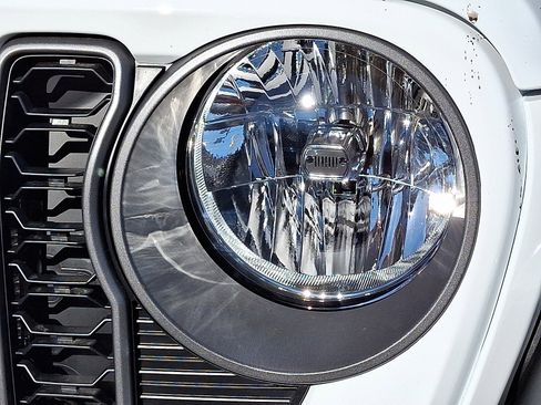 New 2025 Jeep Gladiator Sport image 4