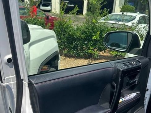 Used 2019 Toyota 4Runner TRD Off-Road AWD/4WD image 19
