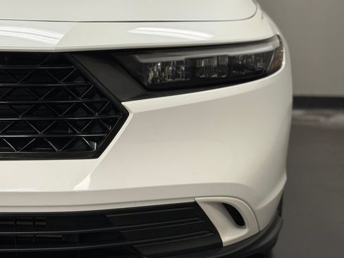 Used 2023 Honda Accord EX image 8