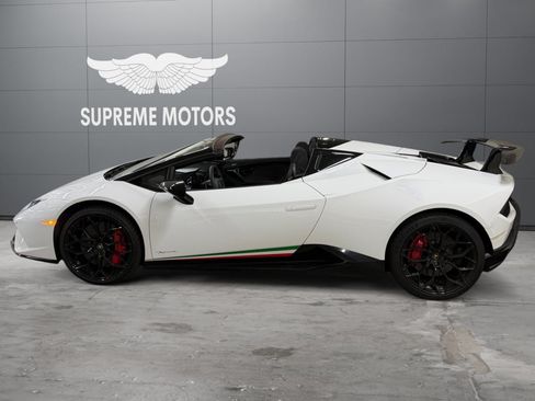Used 2019 Lamborghini Huracan Performante AWD/4WD image 2
