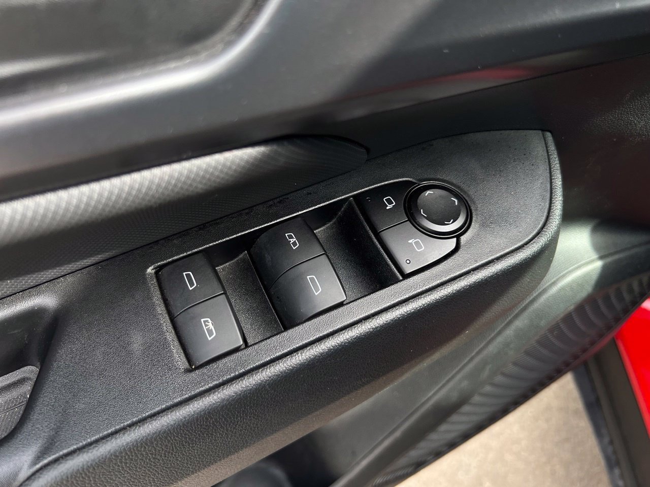 Used 2024 Chevrolet Equinox EV RS FWD image 12