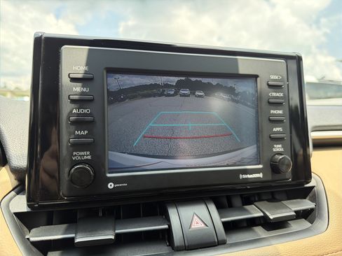 Used 2021 Toyota RAV4 LE AWD/4WD image 7