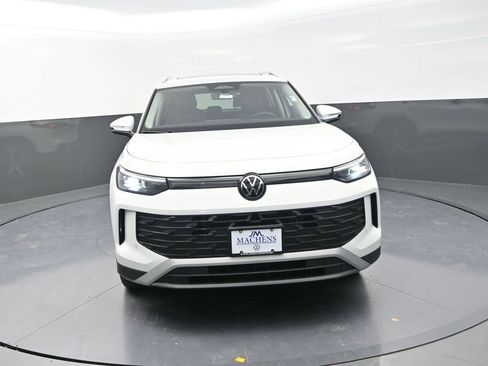 New 2026 Volkswagen Tiguan SE image 2