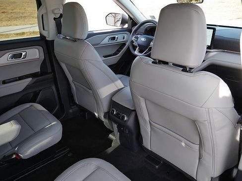 Used 2025 Ford Explorer Active w/ Active Comfort Package image 57