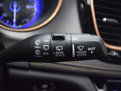 New 2027 Chrysler Pacifica Pinnacle FWD image 30