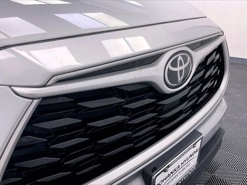 Used 2022 Toyota Highlander L image 21