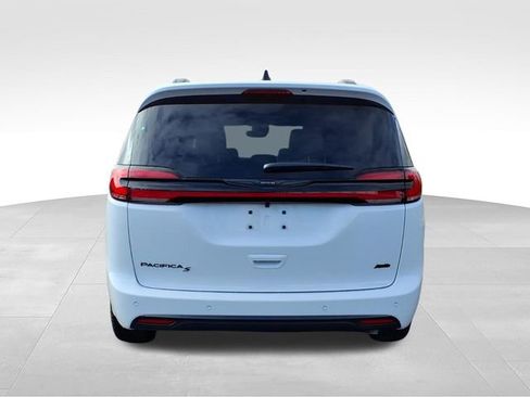 New 2026 Chrysler Pacifica Select w/ S Appearance Package image 5