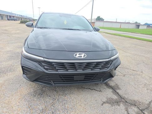 Used 2026 Hyundai Elantra SEL Sport Premium FWD image 2