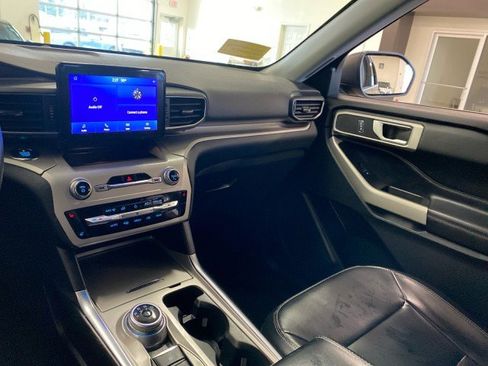 Certified 2021 Ford Explorer XLT w/ Equipment Group 202A image 18