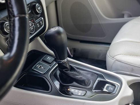 Used 2019 Jeep Cherokee Limited w/ Technology Group image 21