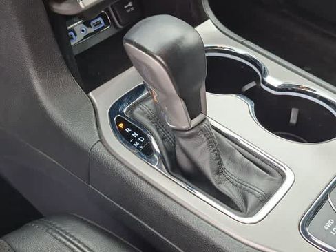 Certified 2022 Jeep Grand Cherokee Laredo X AWD/4WD image 30