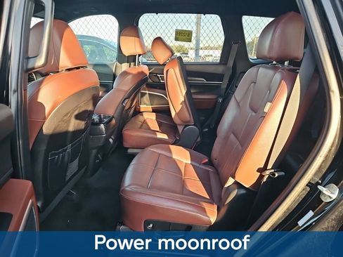 Used 2024 Kia Telluride EX w/ EX Captain's Chair Package FWD image 11