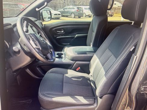 Used 2019 Nissan Titan SV w/ SV Convenience Package image 21