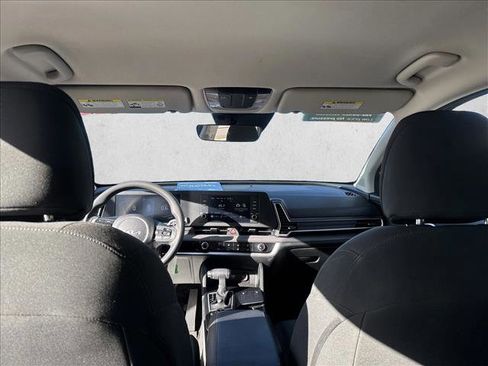 Used 2023 Kia Sportage LX image 17