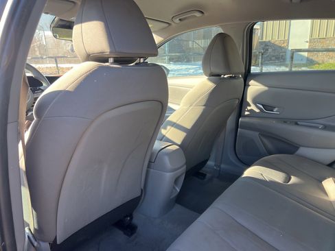 Used 2024 Hyundai Elantra Blue image 13