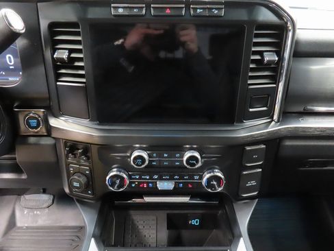 Used 2024 Ford F350 Lariat w/ Black Appearance Package image 13