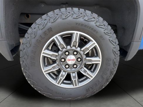 Used 2024 GMC Sierra 1500 AT4 w/ AT4 Premium Package AWD/4WD image 11