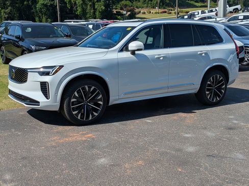 New 2026 Volvo XC90 B5 Core AWD/4WD image 2