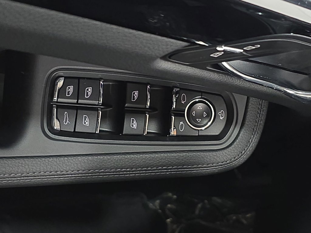 Certified 2026 Porsche Macan AWD/4WD image 21