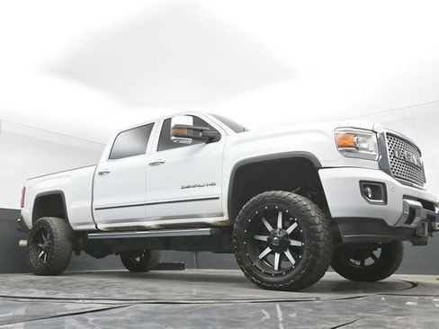 Used 2015 GMC Sierra 2500 Denali w/ Duramax Plus Package image 27