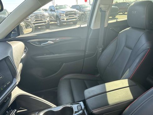 Used 2023 Buick Envision Essence w/ Sport Touring Package image 15