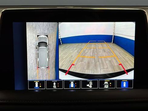 Used 2022 Chevrolet Suburban Z71 w/ Z71 Off-Road Package image 14