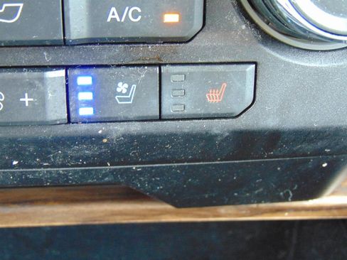 Used 2020 Ford F150 Lariat image 31