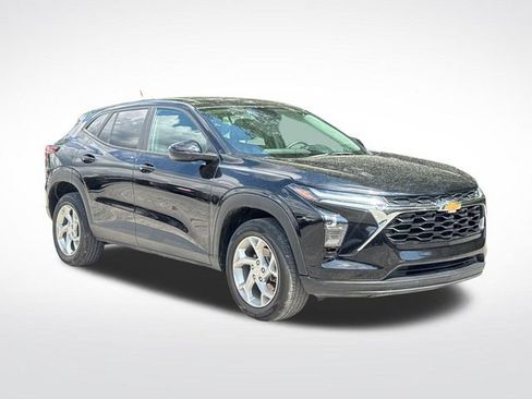Used 2024 Chevrolet Trax LS w/ LS Convenience Package FWD image 9