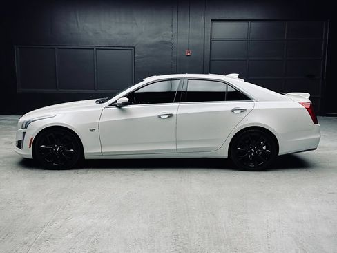 Used 2018 Cadillac CTS Luxury RWD image 4