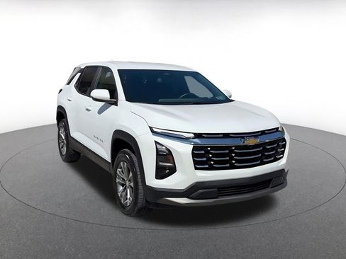 Used 2025 Chevrolet Equinox LT FWD image 3