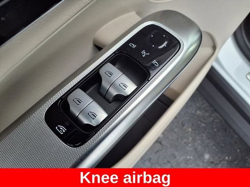 Used 2024 Mercedes-Benz GLC 300 4MATIC image 21