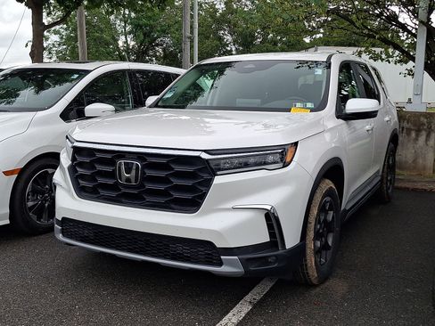 Used 2024 Honda Pilot EX-L image 3