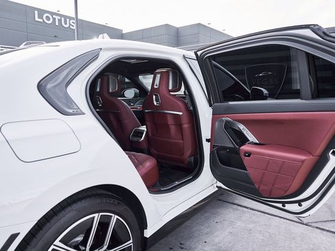 Used 2025 BMW 760i xDrive 760i xDrive w/ Premium Package image 27