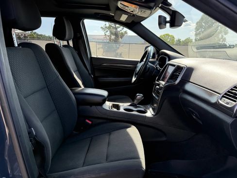 Used 2018 Jeep Grand Cherokee Laredo AWD/4WD image 18