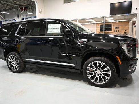 New 2026 GMC Yukon Denali w/ Sun & Power Step Package image 4