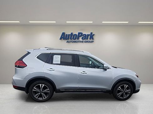 Used 2017 Nissan Rogue SL image 8