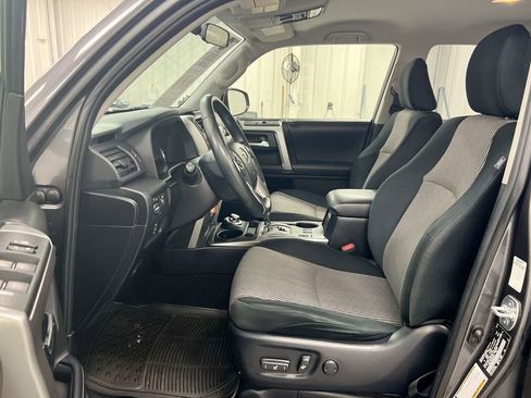 Used 2018 Toyota 4Runner SR5 AWD/4WD image 20