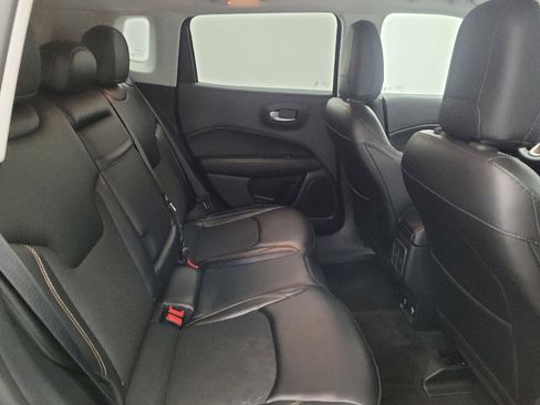 Used 2018 Jeep Compass Latitude w/ Popular Equipment Group FWD image 19