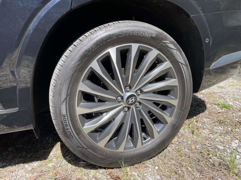 Used 2024 Hyundai Palisade Calligraphy image 3