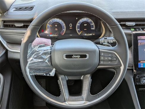 New 2025 Jeep Grand Cherokee Limited image 16