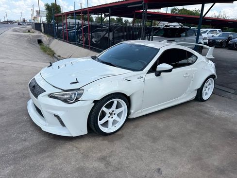 Used 2016 Scion FR-S RWD image 4