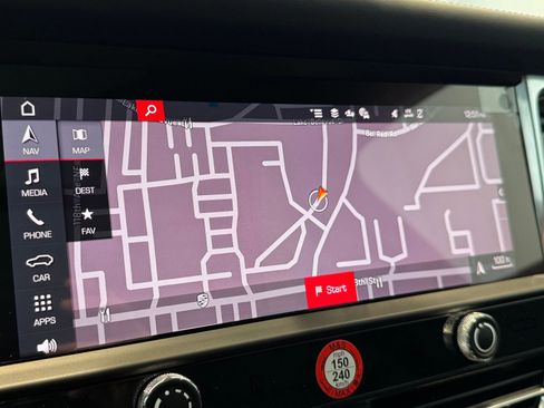 Used 2025 Porsche Macan image 18