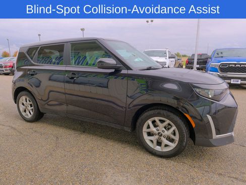 Used 2023 Kia Soul LX w/ LX Technology Package image 12