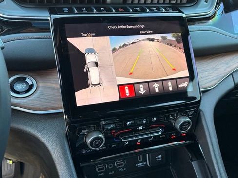 Used 2023 Jeep Grand Cherokee Summit w/ Advanced Protech Group IV AWD/4WD image 19