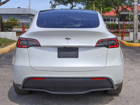 Used 2021 Tesla Model Y Long Range image 21