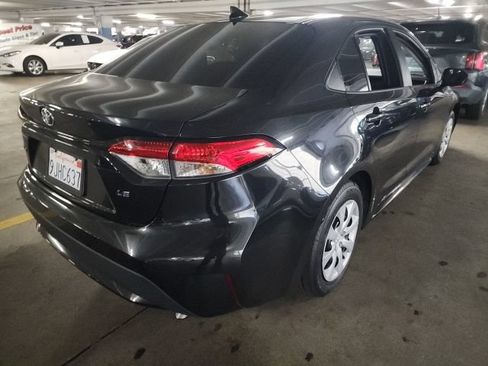 Used 2022 Toyota Corolla LE FWD image 2