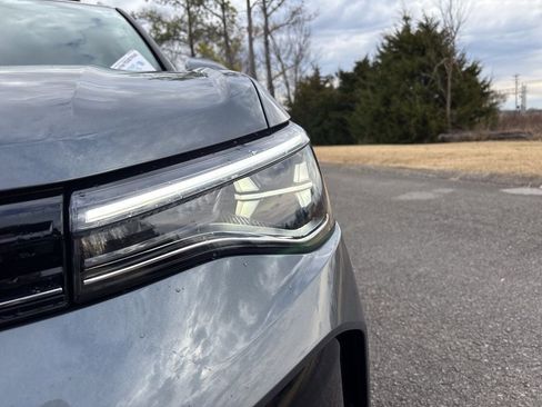 New 2026 Volkswagen Taos SE FWD image 8